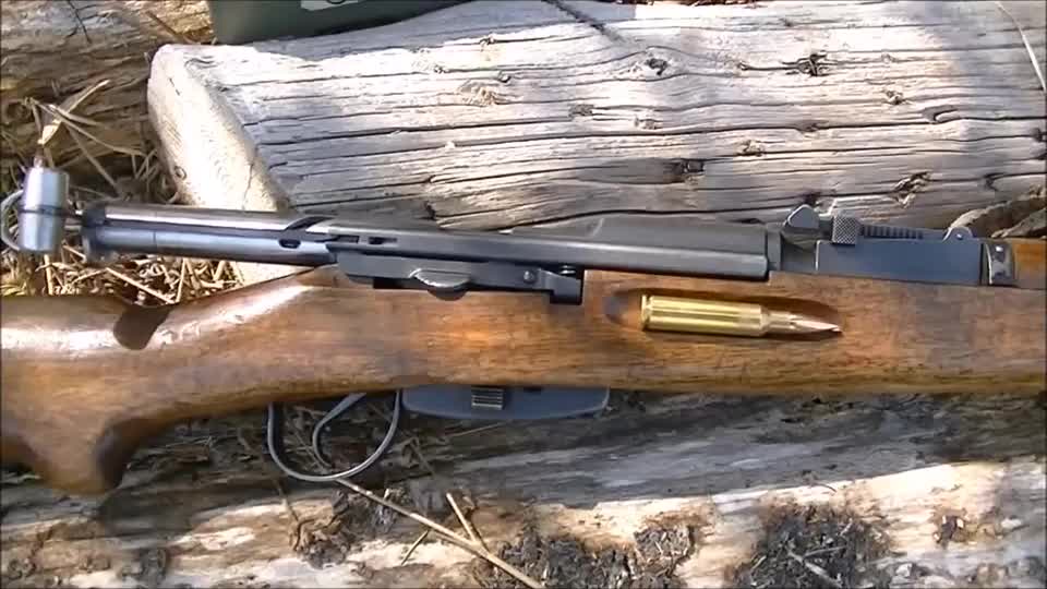 瑞士k31直拉式栓动步枪,拉栓速度很快,比英七七不逞多让