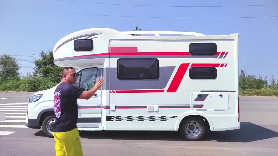 高端小额头房车,不仅豪华舒适配置齐全,连一张桌子都满满科技感