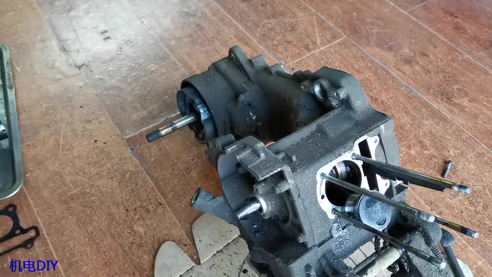 gy6发动机后轮与曲轴箱的分解