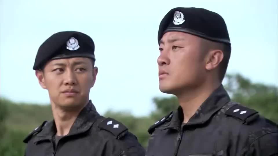 段红兵太轻敌,直接被龙头抓去破口大骂,龙头实在太威风