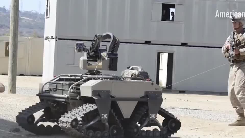 美国海军陆战队测试新型军用机器人,可与士兵并肩作战