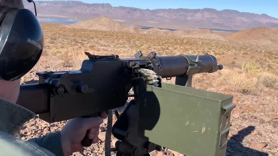 水冷式mg08马克沁重机枪, 采用弹链供弹性能,威力不减当年