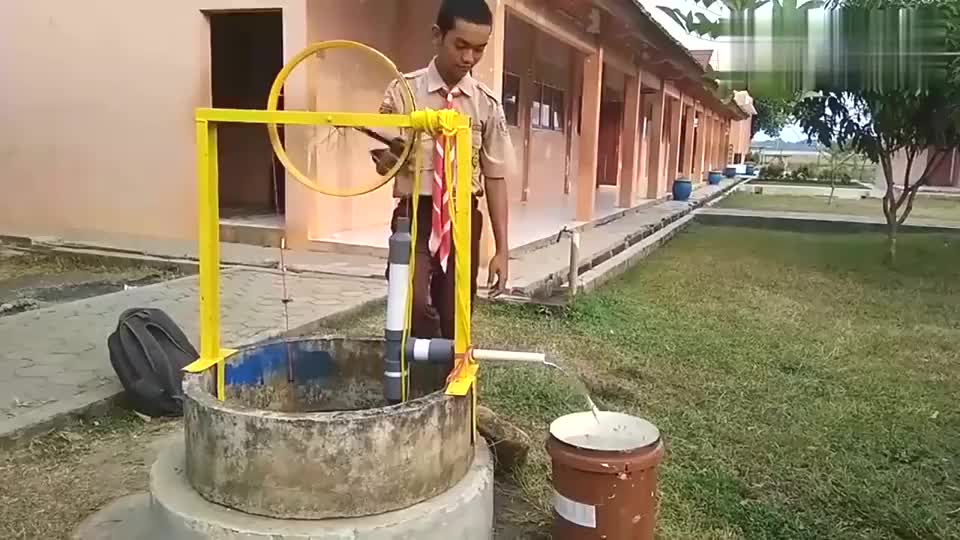 高手在民间,看农村小伙发明的水井抽水泵,我怎么没有想到呢