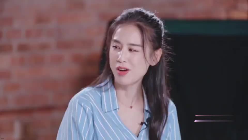 程莉莎偷吃虾仁黄圣依一句话让她的筷子暂停