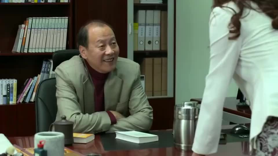 带王宏去侯德文家打麻将 为您推荐: 谎言的诱惑:叶辛桐怕王宏会破坏