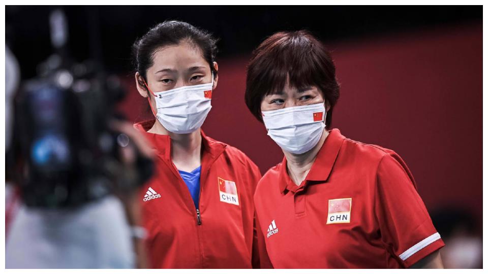 泪目！妈妈一年前去世，郎平宣布卸任后为母亲扫墓，感谢领导球迷休闲区蓝鸢梦想 - Www.slyday.coM