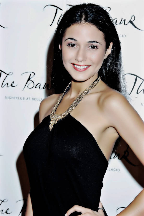 1/ 6妮娜 杜波夫妮娜·杜波夫被认为是世界上最漂亮的女人.