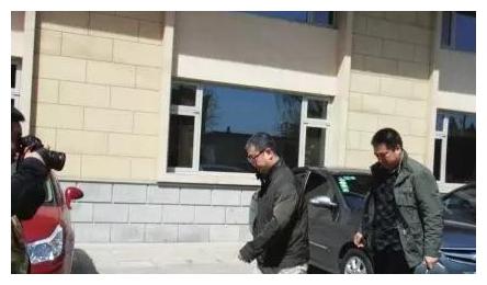 他曾是央视当红主持人，却被女儿指控家暴包养小三，如今直播为生休闲区蓝鸢梦想 - Www.slyday.coM