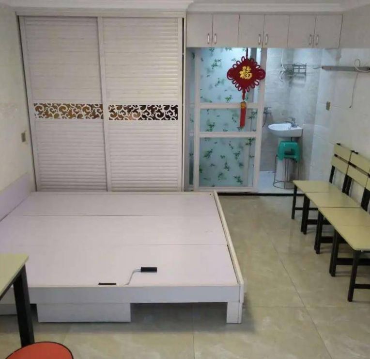 儿子让老母亲住自家车库，被“群骂”不孝顺，真的很过分吗？休闲区蓝鸢梦想 - Www.slyday.coM