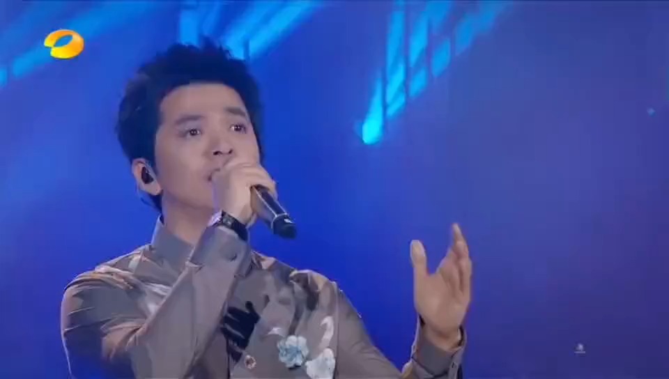被李健的嗓音狠狠拿捏了！开口就把人拽进歌里，鸡皮疙瘩掉满地