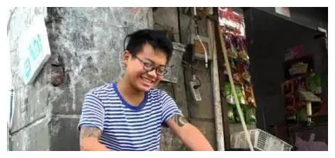 网红“杀鱼弟”的自尽:喝的不止是百草枯,还有对原生家庭的绝望休闲区蓝鸢梦想 - Www.slyday.coM 网红“杀鱼弟”的自尽:喝的不止是百草枯,还有对原生家庭的绝望休闲区蓝鸢梦想 - Www.slyday.coM