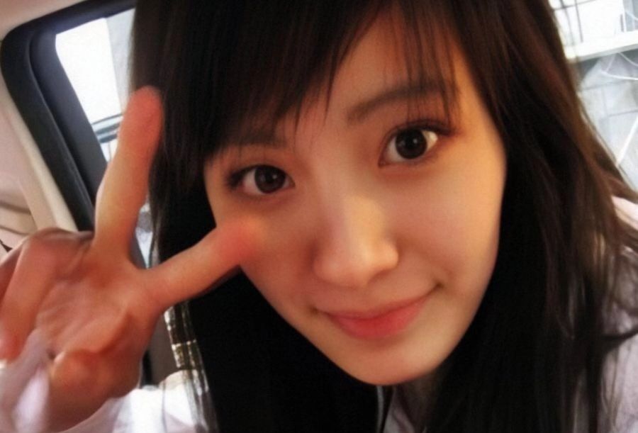 杨幂17岁素颜照曝光,网友:整没整容一目了然