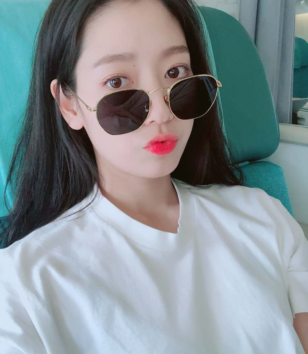 来自女神朴信惠的自拍美照,完美的颜值和白皙的皮肤真令人羡慕!