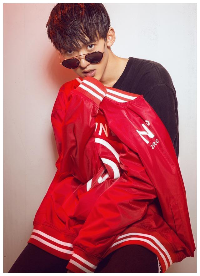 中央戏剧学院小鲜肉刘烁,这样的阳光低调的帅哥暖男你喜欢吗?