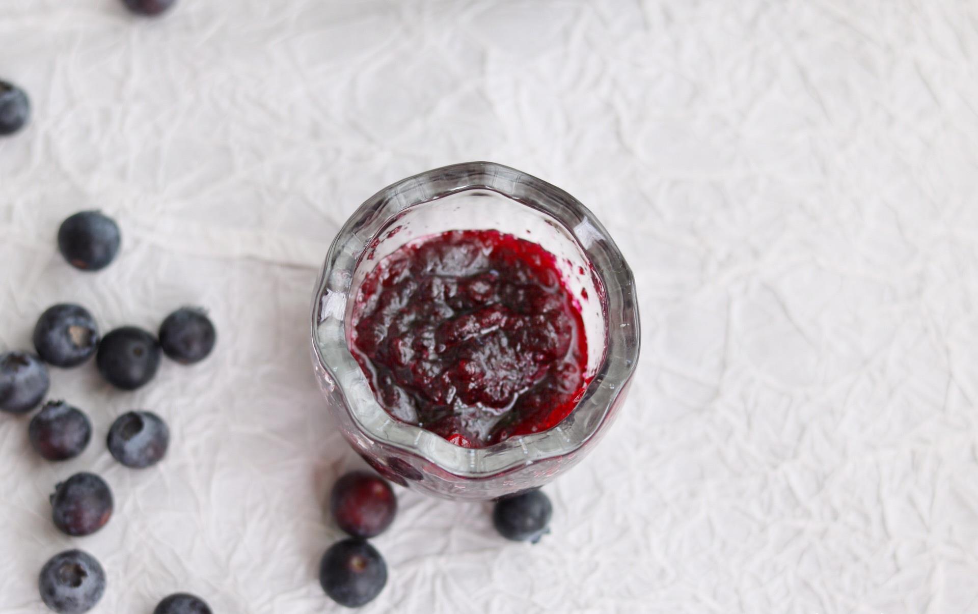 自制蓝莓果酱没有添加更健康比买的强多了孩子很爱吃