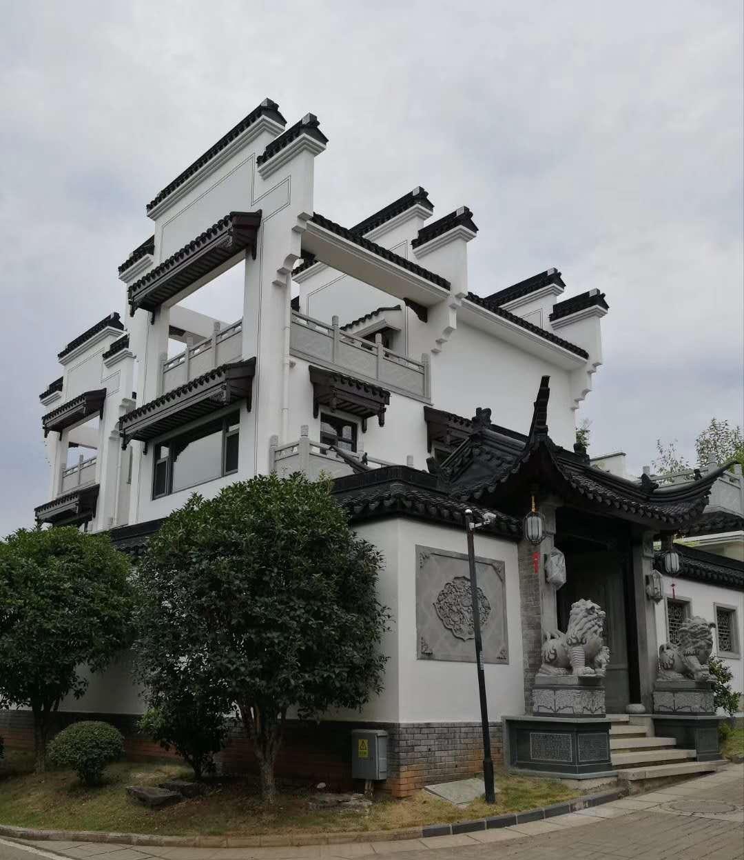 阳春三月,行走在中国院子里,徜徉在生态园林中,看百花争艳,薄雾缠绕