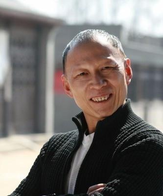 "金牌"丑角李明曾"吓哭"小孩,没想到妻子和女儿长成这样!