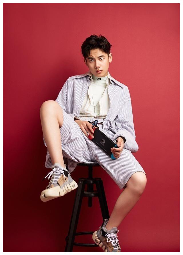 童星胡先煦拍戏很敬业曾中暑晕倒角色多变不一有特点