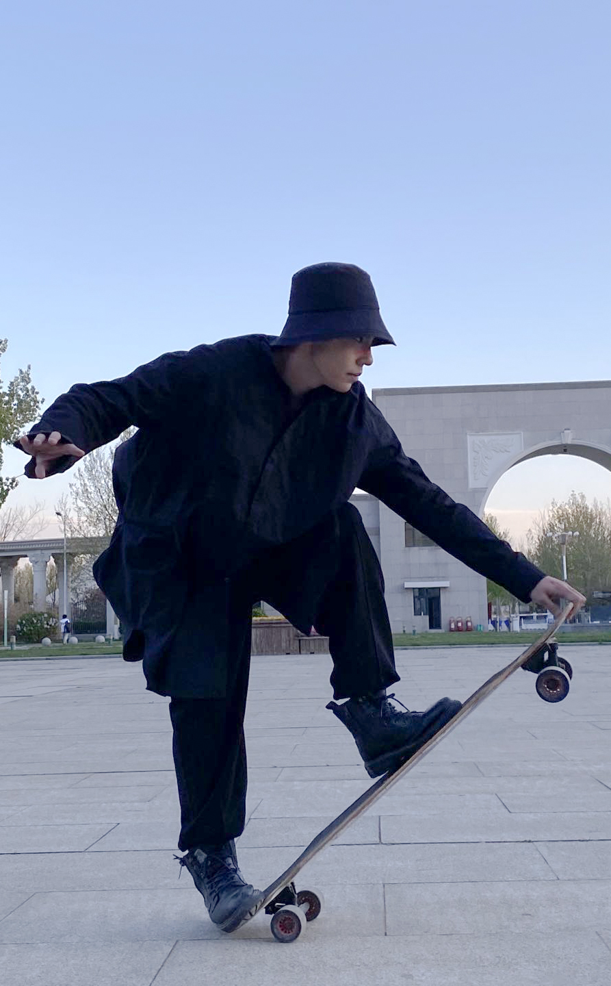 盘点酷爱滑板的男星演员曾仕轩上演00后的速度与激情