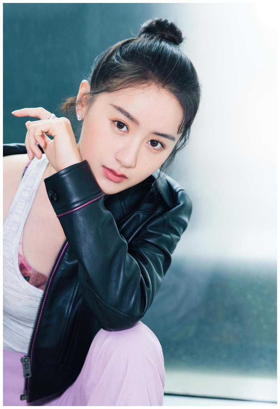 袁冰妍她是老九门中的丫头有一种淡雅的气质非常迷人