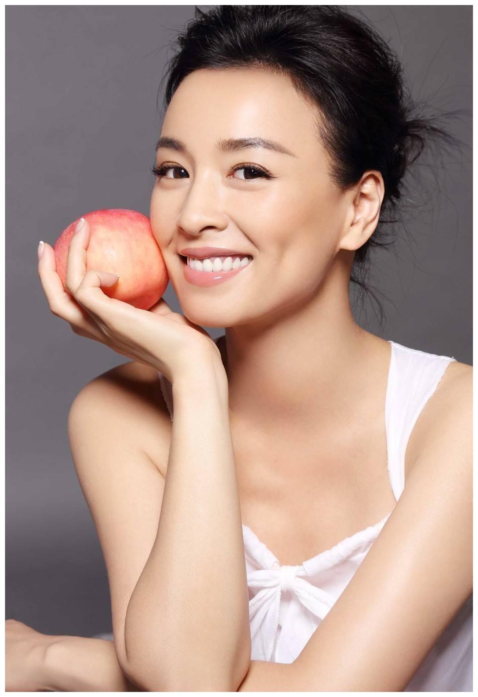 现在林家菱能坦然面对这一切,张庭的作用是不可小觑的.