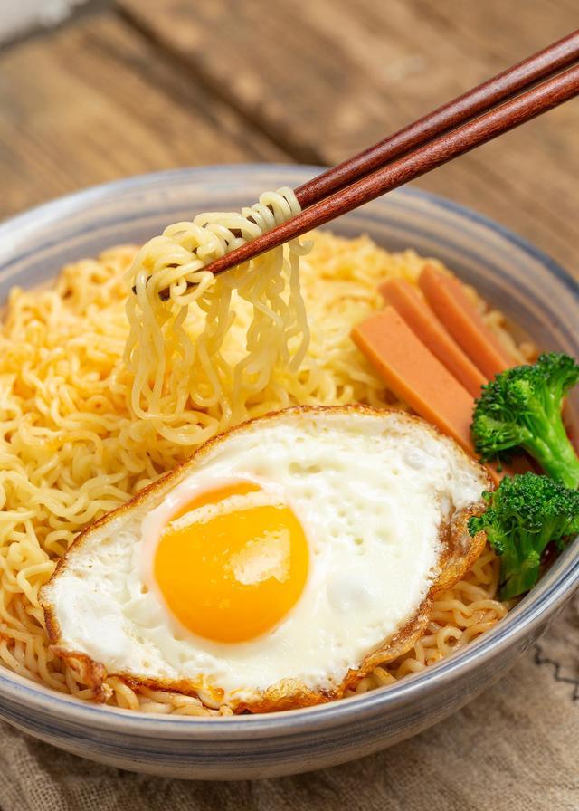 为什么说煮的方便面会比泡的方便面要好吃得多