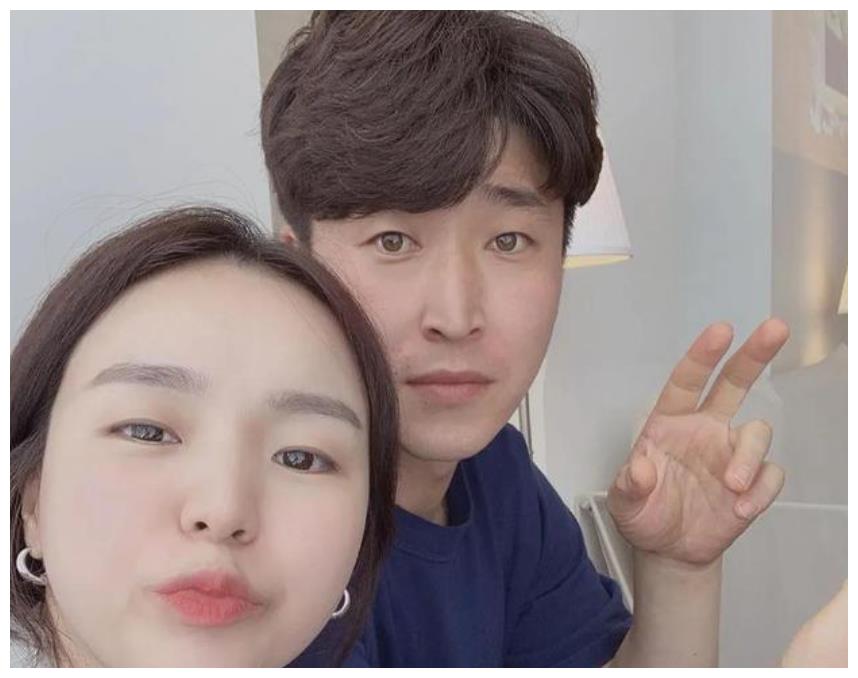 因为在有爱的家庭长大,所以夏温从不缺爱,也不会担心妹妹的到来,分走