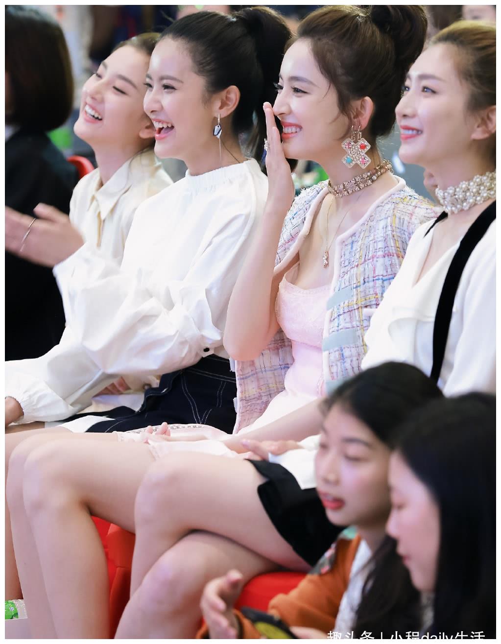 古力娜扎合影杀手这美貌和身材谁还敢坐她旁边