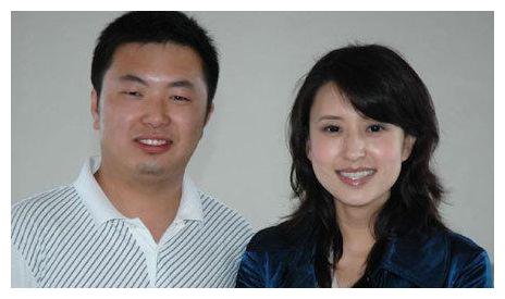 曾主持央视春晚如今隐藏在身后的老公被曝光媒人原来是毕福剑