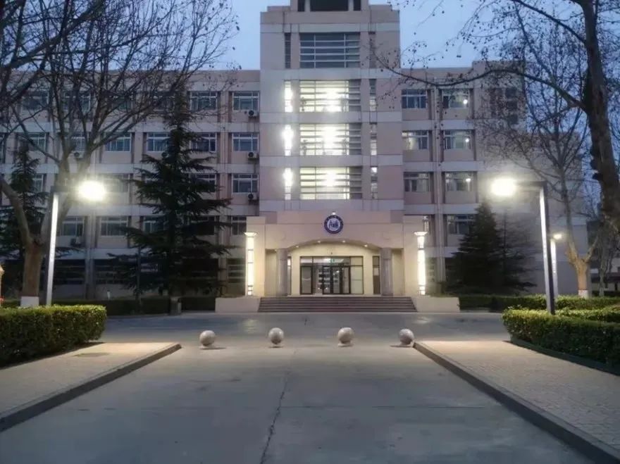 在河北工业大学休闲区蓝鸢梦想 - Www.slyday.coM