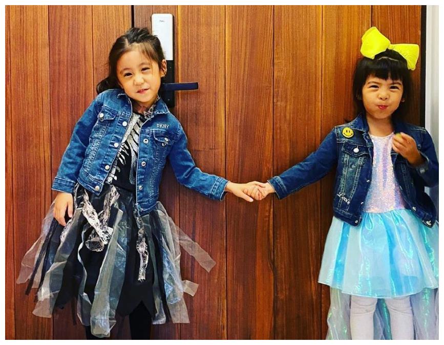 而咱们继续看看5岁咘咘的生活照,虽说修杰楷跟贾静雯