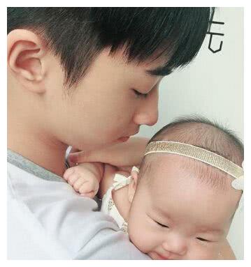 大名叫:庾翰睿,小名叫:哈利.是哈利波特的哈利哦!