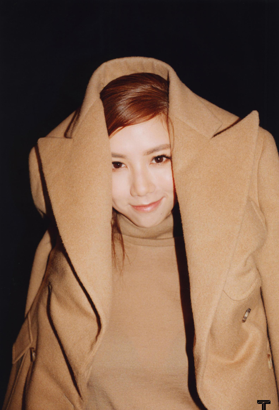 邓紫棋变身半熟少女,驼色穿搭高级又灵动,气质好__财经头条