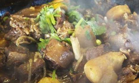 第一次上东北准婆婆家,她做4道菜招待,8个人没吃完还个个都撑了休闲区蓝鸢梦想 - Www.slyday.coM 第一次上东北准婆婆家,她做4道菜招待,8个人没吃完还个个都撑了休闲区蓝鸢梦想 - Www.slyday.coM