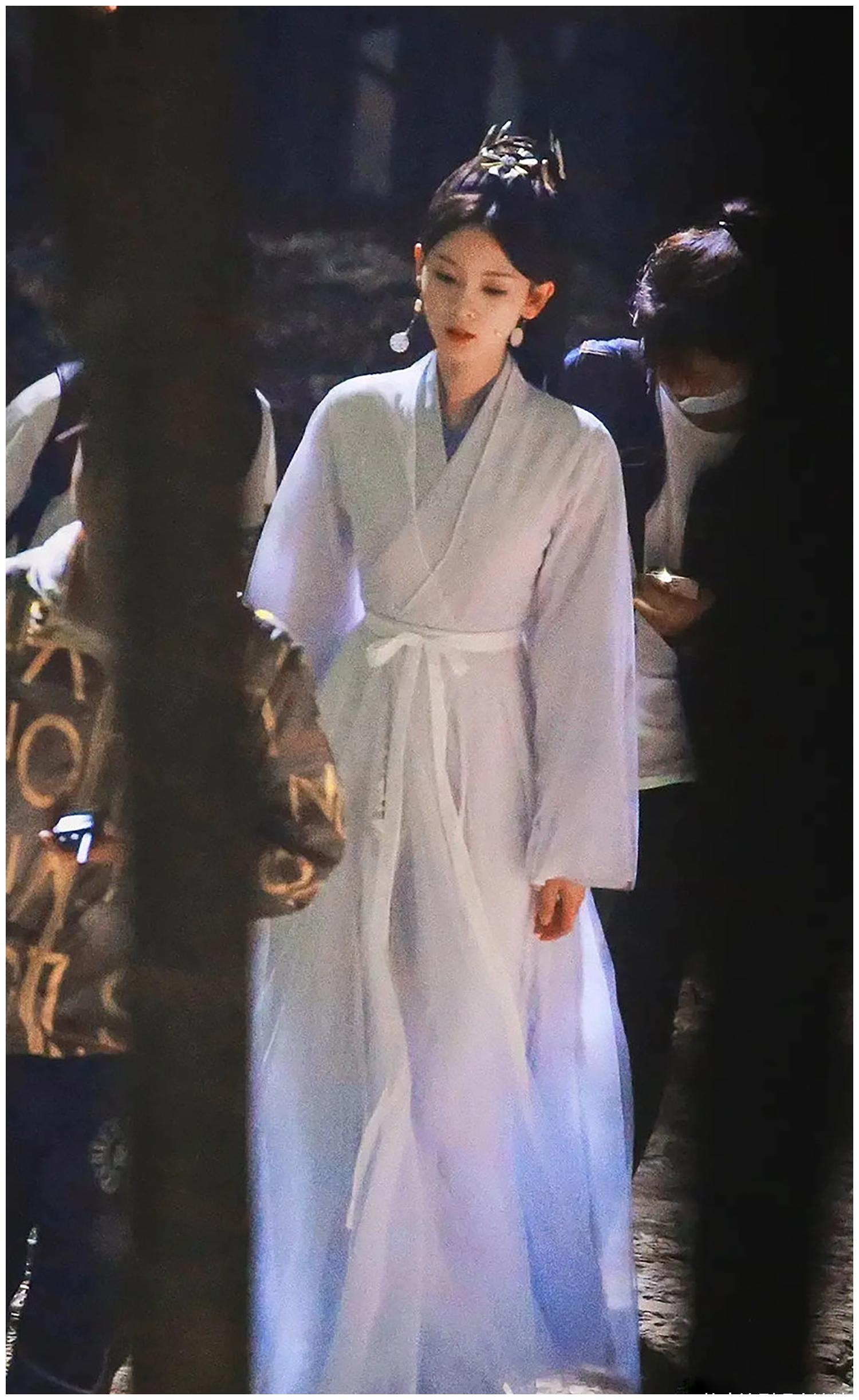 陈瑶三部作品同期上线,逃不了男装魔咒,坐等《皓衣行》美艳造型