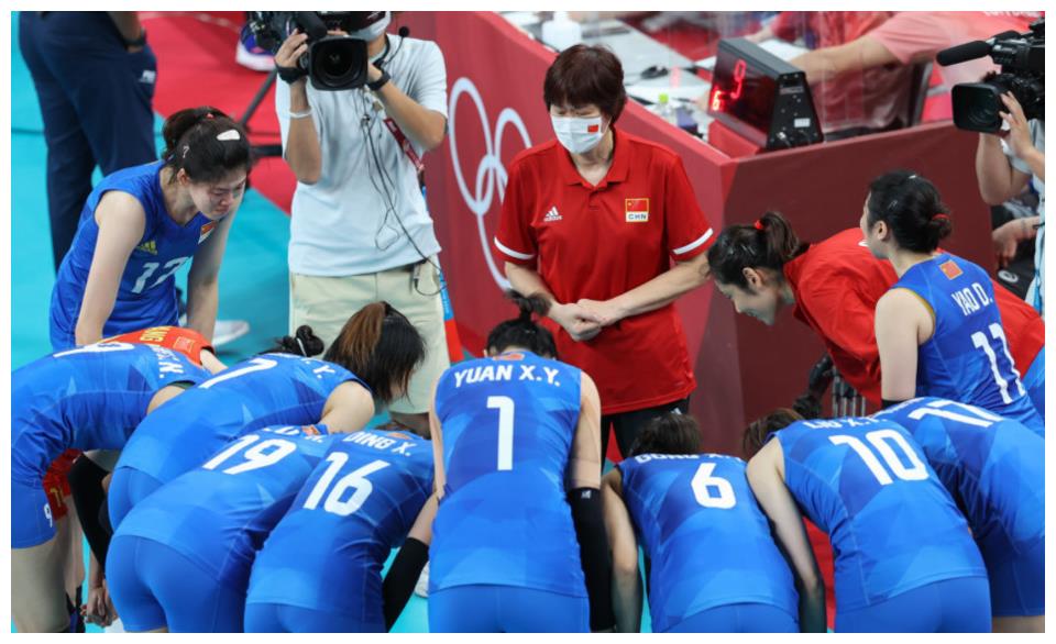 泪目！妈妈一年前去世，郎平宣布卸任后为母亲扫墓，感谢领导球迷休闲区蓝鸢梦想 - Www.slyday.coM