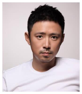 她被琼瑶一手捧红,却为毁容女友放弃事业,如今重新回到荧幕前!