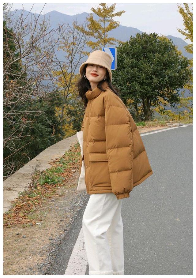腿粗的女生,冬天穿羽绒服,建议多搭配"宽松"的裤子,更显瘦!