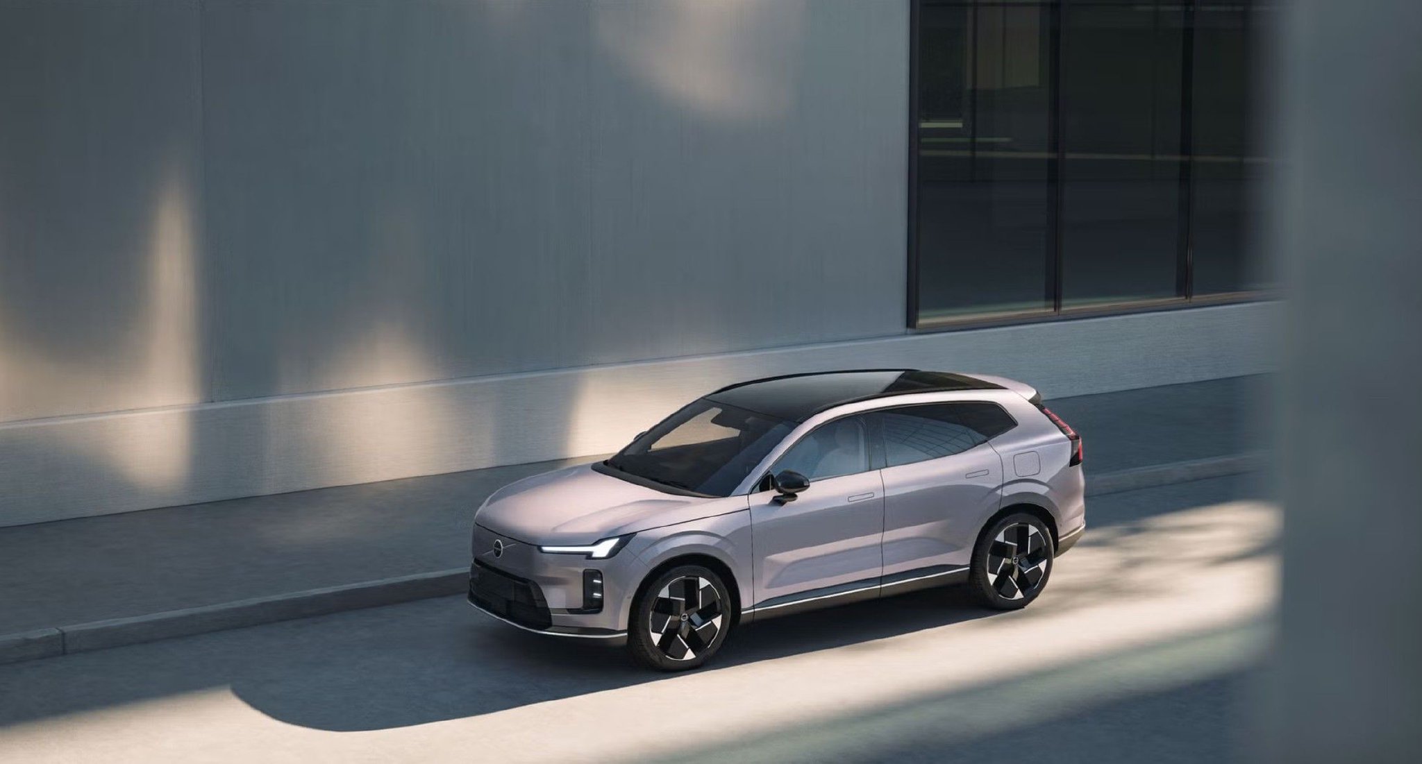 沃尔沃XC70正式上市，积极布局混插市场的沃尔沃未来何在？