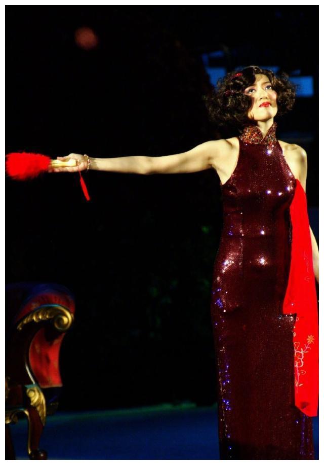 梅艳芳奇装异服让人怀念旗袍装风华绝代她是不可复制的经典