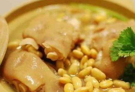 炖猪蹄时，先做这一步，猪蹄软烂又入味，千万不要先焯水！休闲区蓝鸢梦想 - Www.slyday.coM