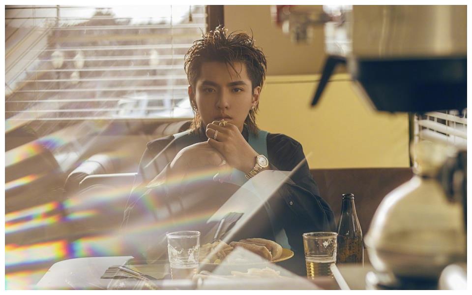 吴亦凡首张专辑《antares》大片,浓郁复古果然帅气