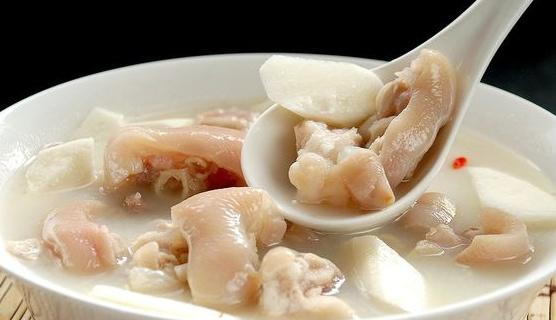 炖猪蹄时，先做这一步，猪蹄软烂又入味，千万不要先焯水！休闲区蓝鸢梦想 - Www.slyday.coM