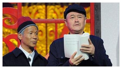 他和师父参加春晚，演出紧张到忘词，随口瞎编的几个字竟成了经典休闲区蓝鸢梦想 - Www.slyday.coM