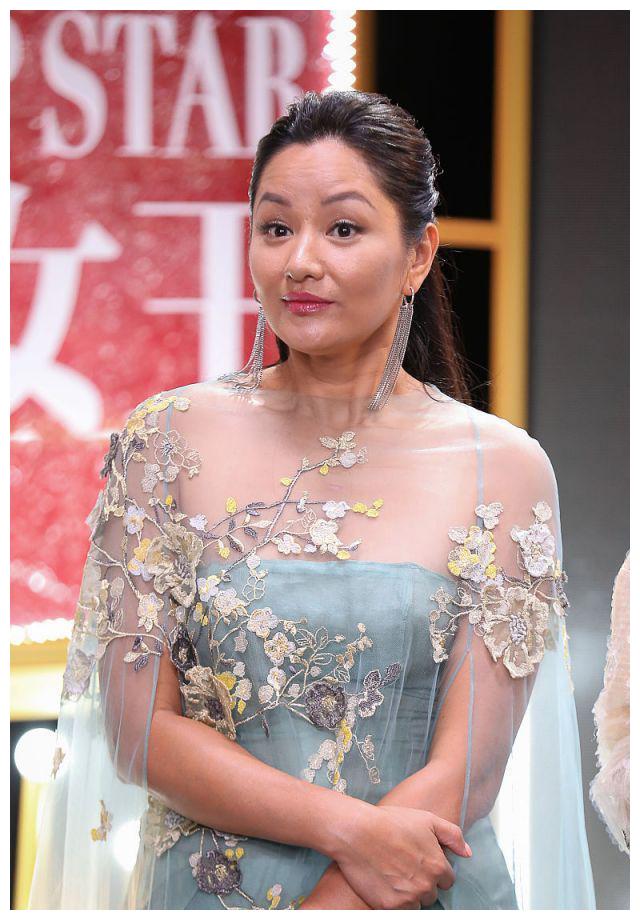 49岁瞿颖秀舞姿,昔日国际超模形象大变,女神和女汉子仅一线之间__财经头条