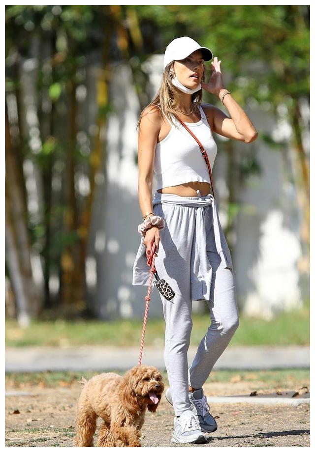 亚历桑德拉·安布罗休(alessandra ambrosio)阿梅莉亚·温莎(amelia