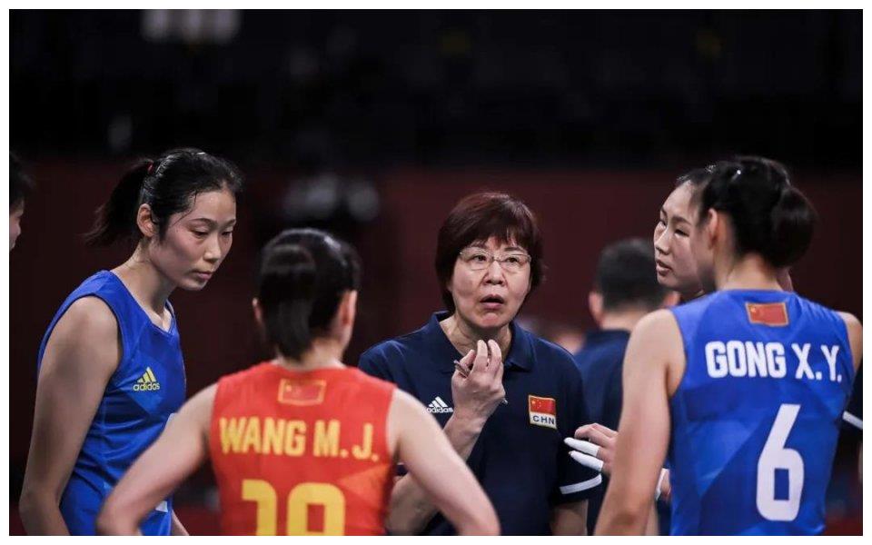 泪目！妈妈一年前去世，郎平宣布卸任后为母亲扫墓，感谢领导球迷休闲区蓝鸢梦想 - Www.slyday.coM