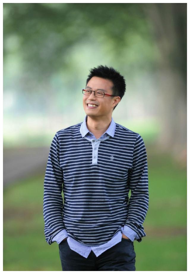 前央视主持人白燕升新婚9月妻子摔瘫痪44岁高龄为他诞下二胎