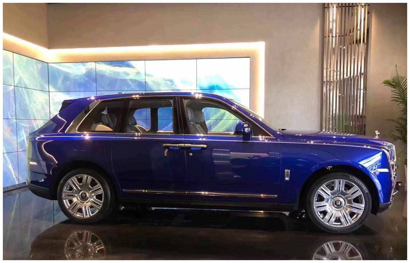 库里南black badge正式上市,售价780万元,黑化处理双色轮毂