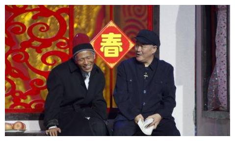 他和师父参加春晚，演出紧张到忘词，随口瞎编的几个字竟成了经典休闲区蓝鸢梦想 - Www.slyday.coM